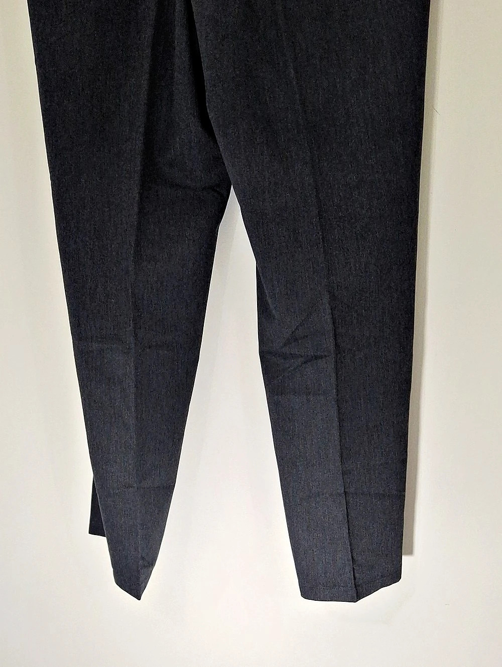 Dockers Signature Khaki Classic Fit D3 Classic Fit Dress Pants in Gray Waist 40 - Picture 6 of 11